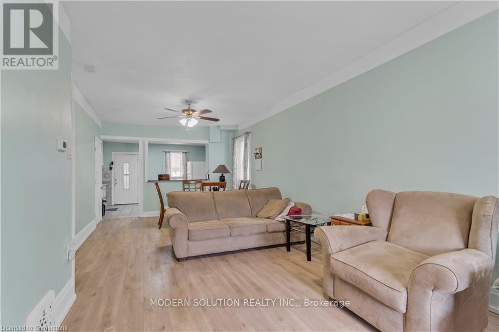 204 Sherman Avenue, Hamilton, ON - Indoor Photo Showing Living Room