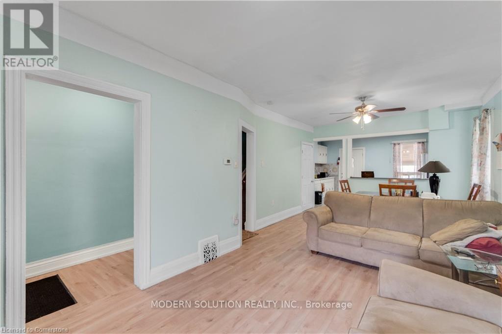204 Sherman Avenue, Hamilton, ON - Indoor Photo Showing Living Room