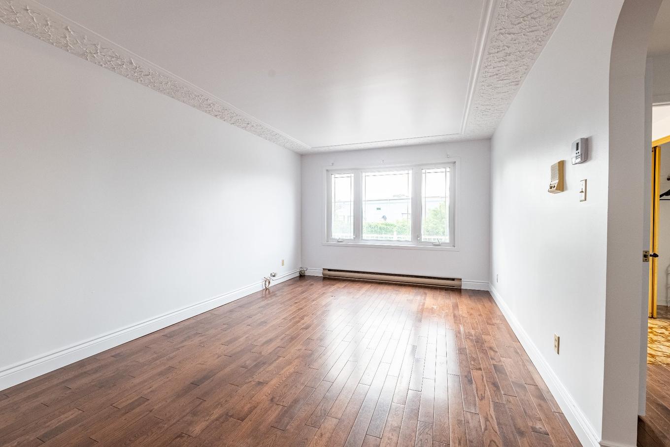 Salon - 8312 Rue Cordner, Montréal (Lasalle), QC - Indoor Photo Showing Other Room