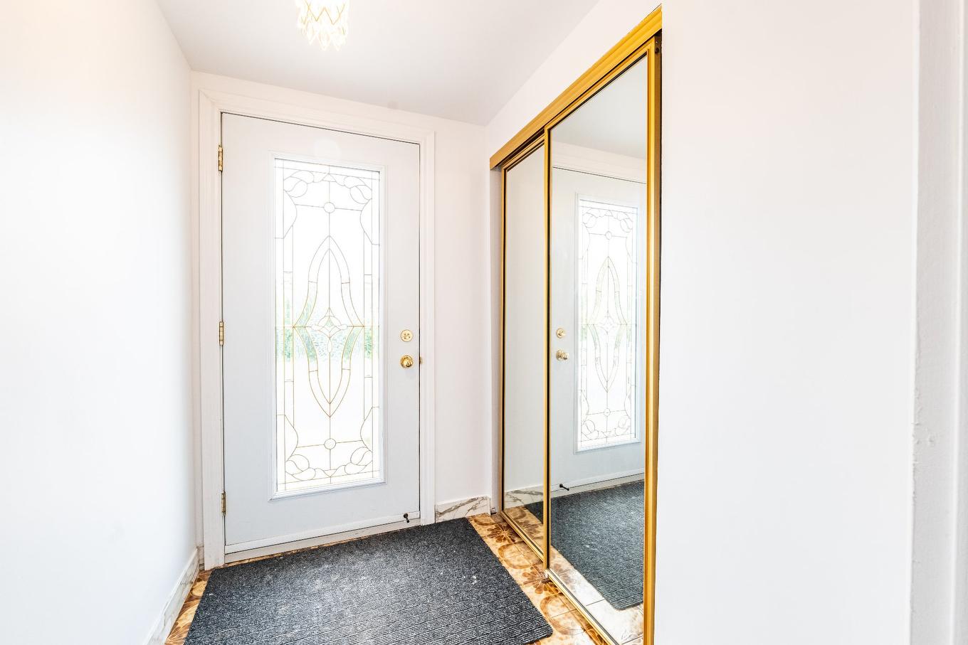 Hall d'entrée/Vestibule - 8312 Rue Cordner, Montréal (Lasalle), QC - Indoor Photo Showing Other Room