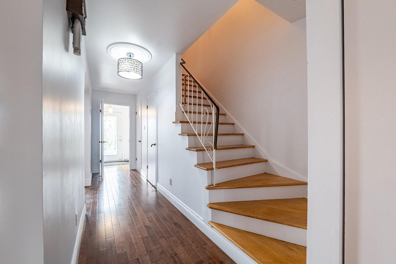 Hall d'entrée/Vestibule - 8312 Rue Cordner, Montréal (Lasalle), QC - Indoor Photo Showing Other Room