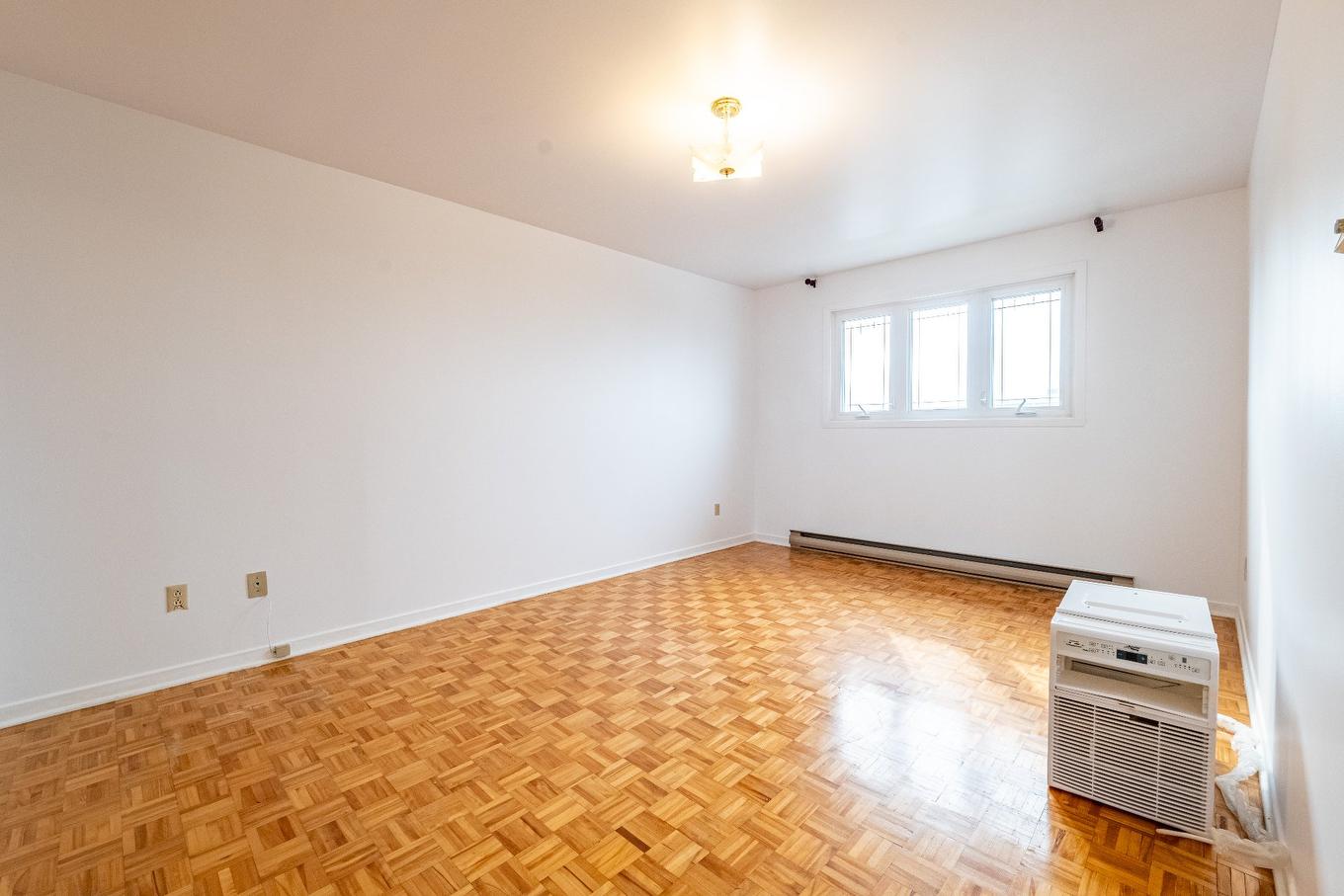 Chambre à coucher principale - 8312 Rue Cordner, Montréal (Lasalle), QC - Indoor Photo Showing Other Room