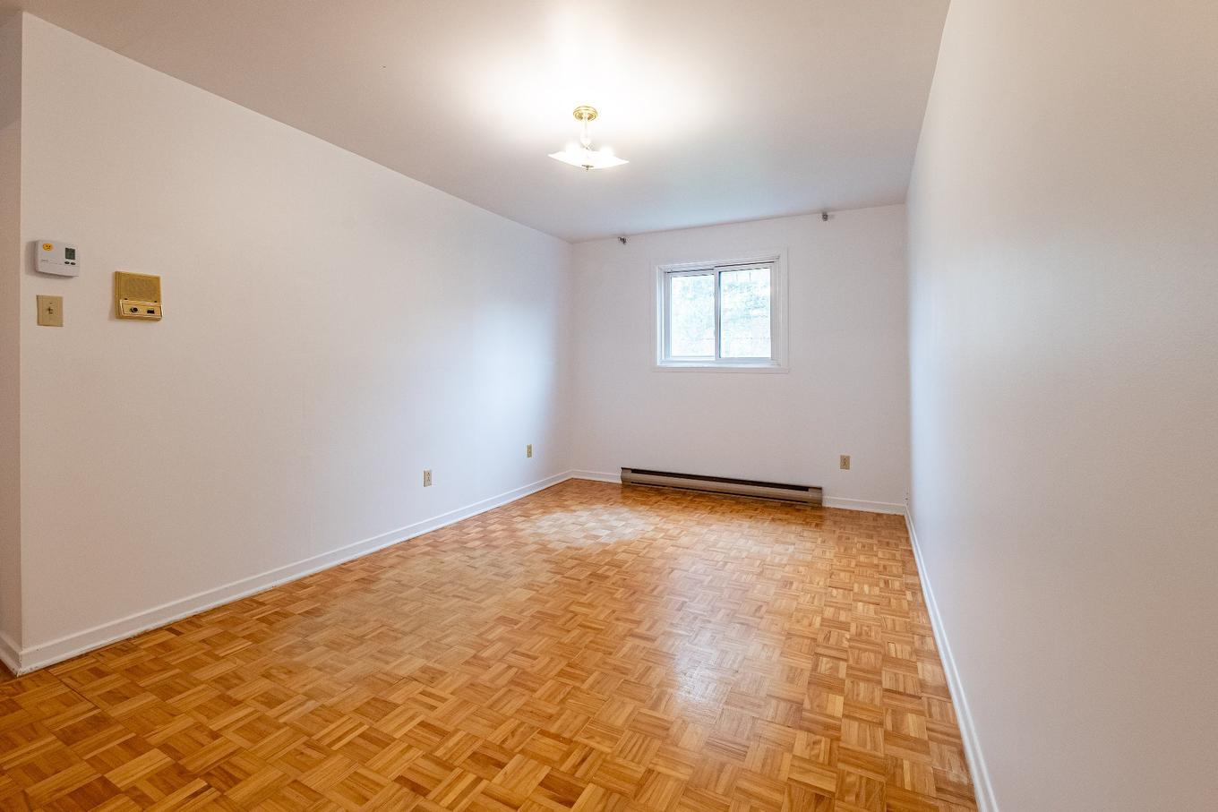 Chambre à coucher - 8312 Rue Cordner, Montréal (Lasalle), QC - Indoor Photo Showing Other Room