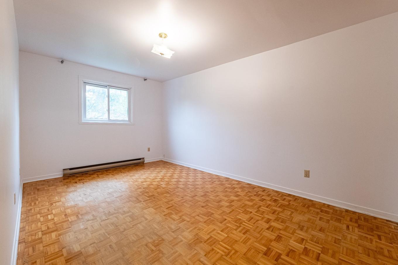 Chambre à coucher - 8312 Rue Cordner, Montréal (Lasalle), QC - Indoor Photo Showing Other Room