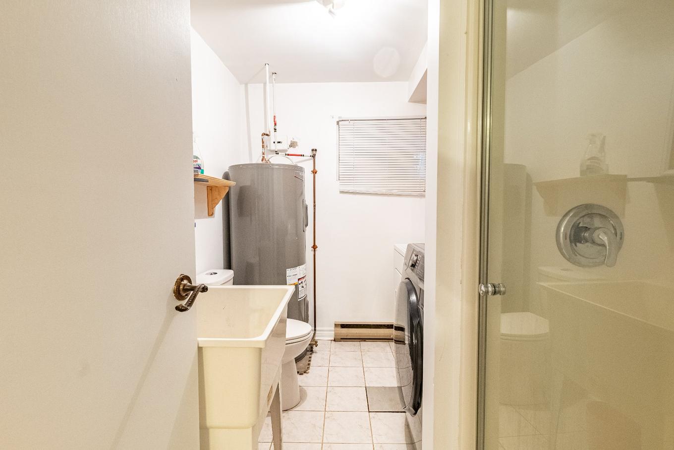 Salle de bains - 8312 Rue Cordner, Montréal (Lasalle), QC - Indoor