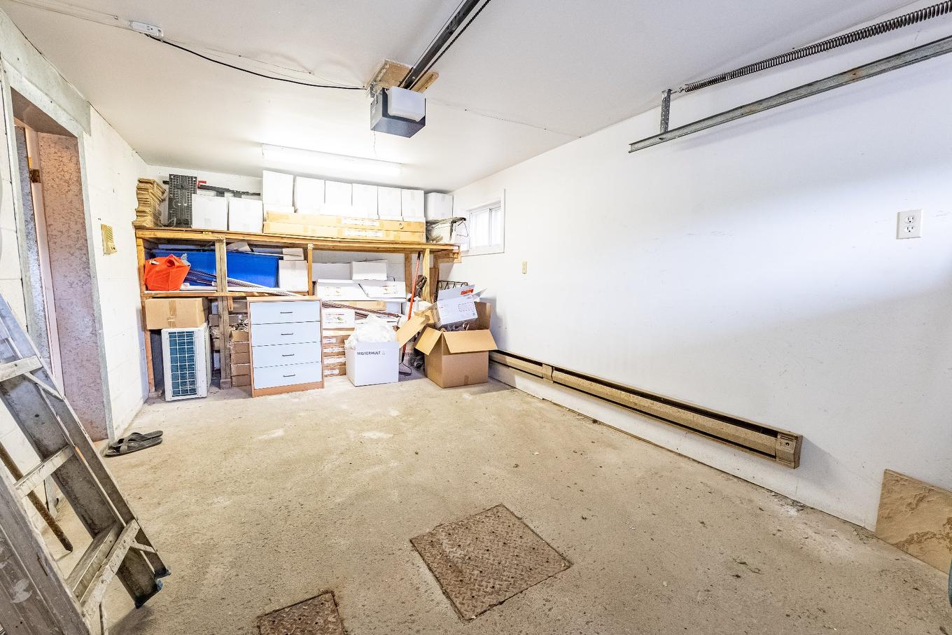 Garage - 8312 Rue Cordner, Montréal (Lasalle), QC - Indoor Photo Showing Garage