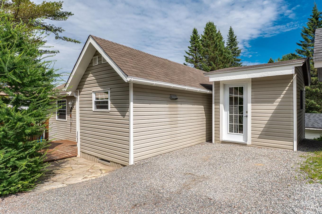 Façade - 16 Ch. De La Vallée-Bleue, Val-David, QC - Outdoor