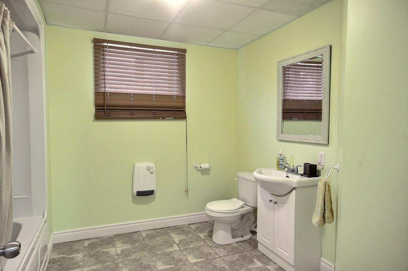 Bathroom - 66 Av. Victor, Rouyn-Noranda, QC - Indoor Photo Showing Bathroom