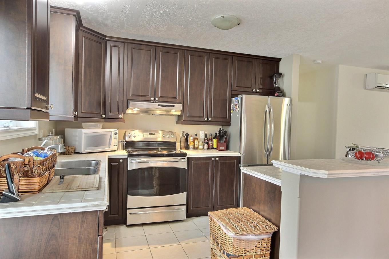 Kitchen - 66 Av. Victor, Rouyn-Noranda, QC - Indoor Photo Showing Kitchen With Double Sink