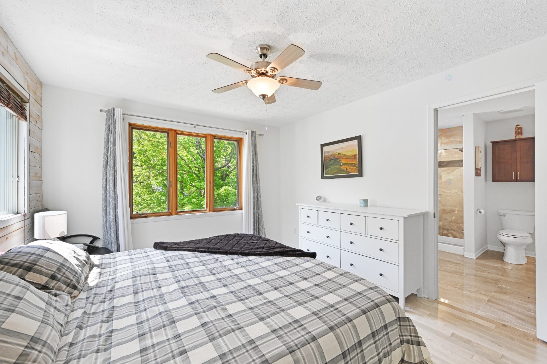 Master Bedroom - 134 - 134A Ch. Bernier, Sutton, QC - Indoor Photo Showing Bedroom