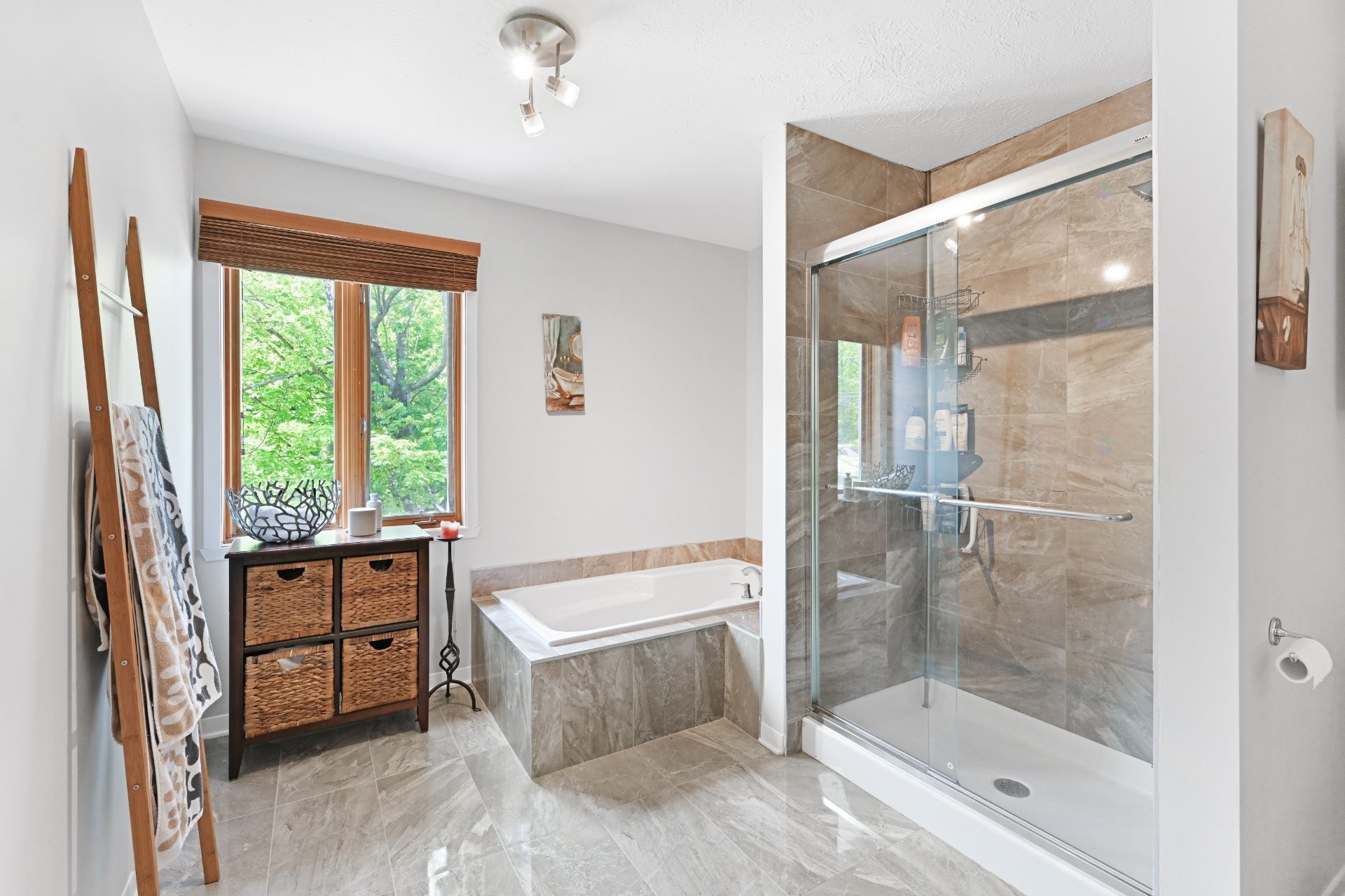 Bathroom - 134 - 134A Ch. Bernier, Sutton, QC - Indoor Photo Showing Bathroom