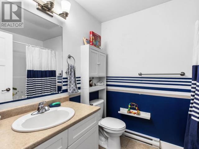 35-19 Wann Road, Whitehorse, YT - Indoor Photo Showing Bathroom