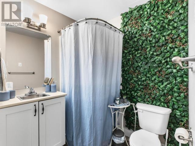 35-19 Wann Road, Whitehorse, YT - Indoor Photo Showing Bathroom