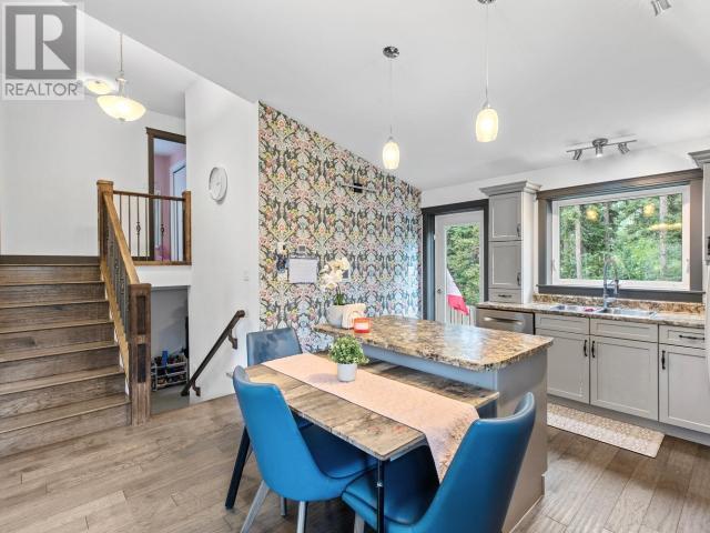 35-19 Wann Road, Whitehorse, YT - Indoor Photo Showing Dining Room