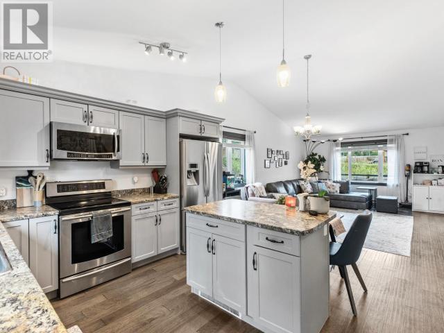 35-19 Wann Road, Whitehorse, YT - Indoor Photo Showing Kitchen With Stainless Steel Kitchen With Upgraded Kitchen