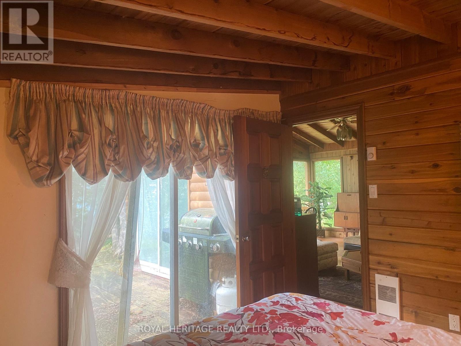 B40426 Shore Road, Brock, ON - Indoor Photo Showing Bedroom