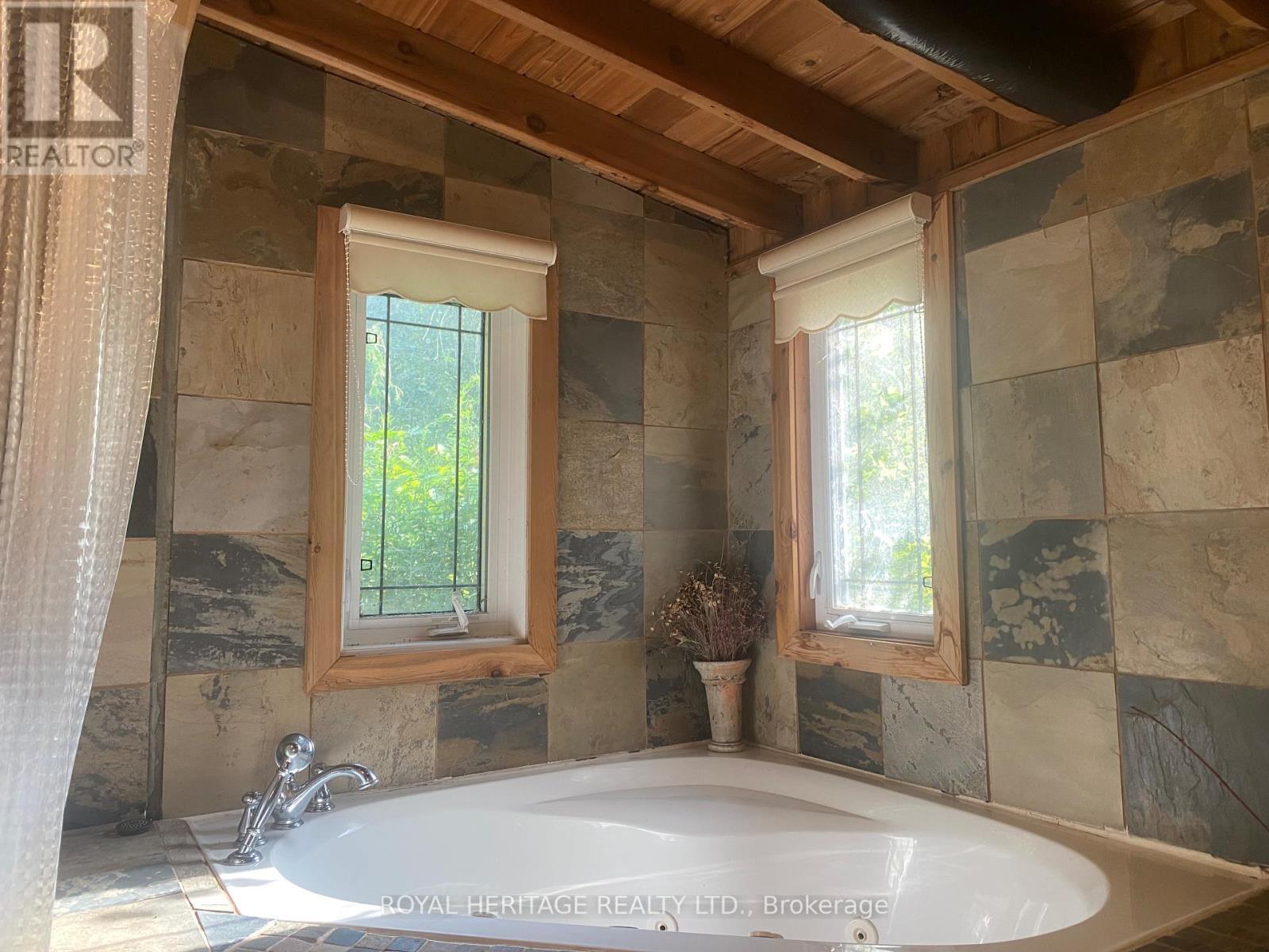 B40426 Shore Road, Brock, ON - Indoor Photo Showing Bathroom