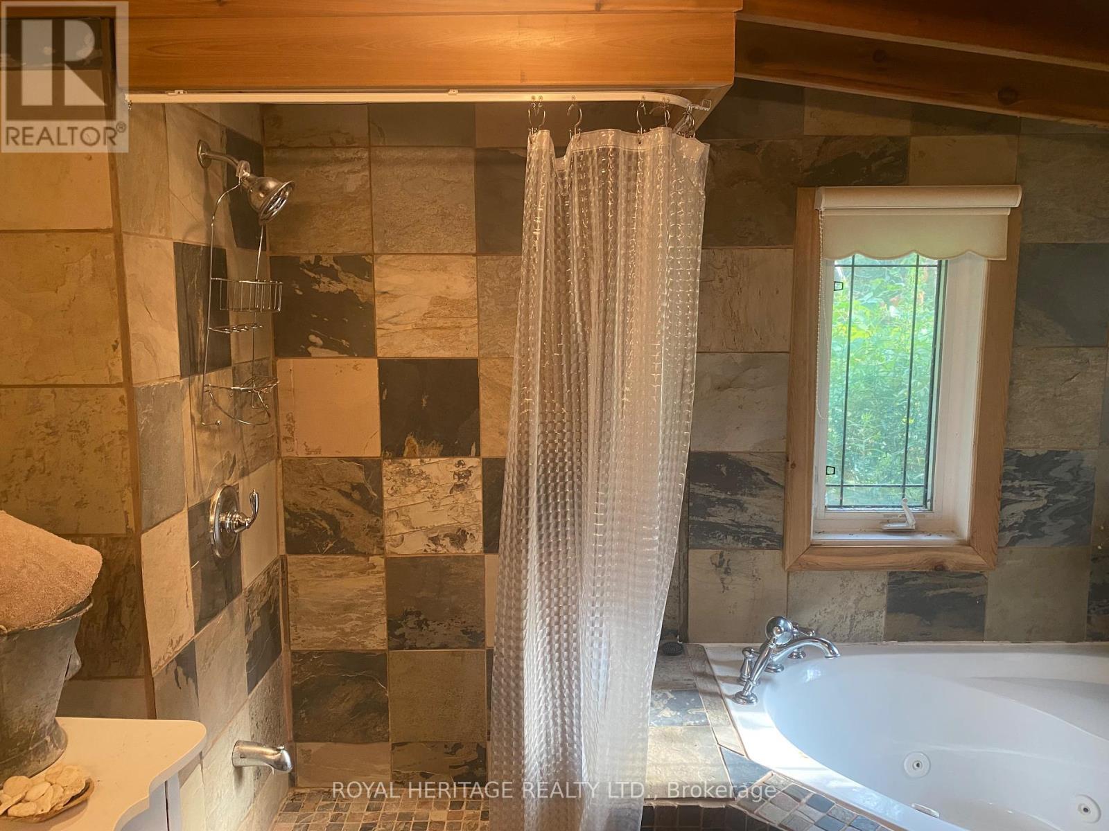 B40426 Shore Road, Brock, ON - Indoor Photo Showing Bathroom