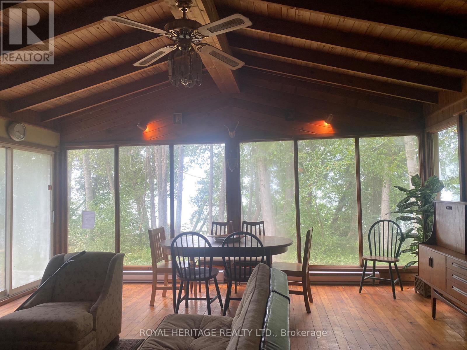 B40426 Shore Road, Brock, ON - Indoor Photo Showing Dining Room