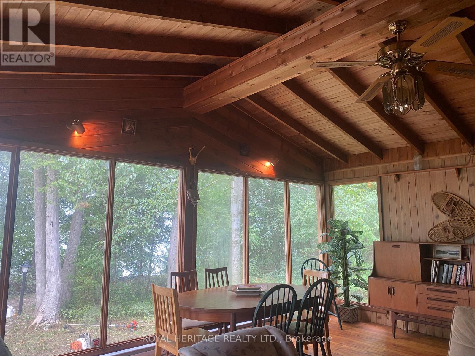 B40426 Shore Road, Brock, ON - Indoor Photo Showing Dining Room