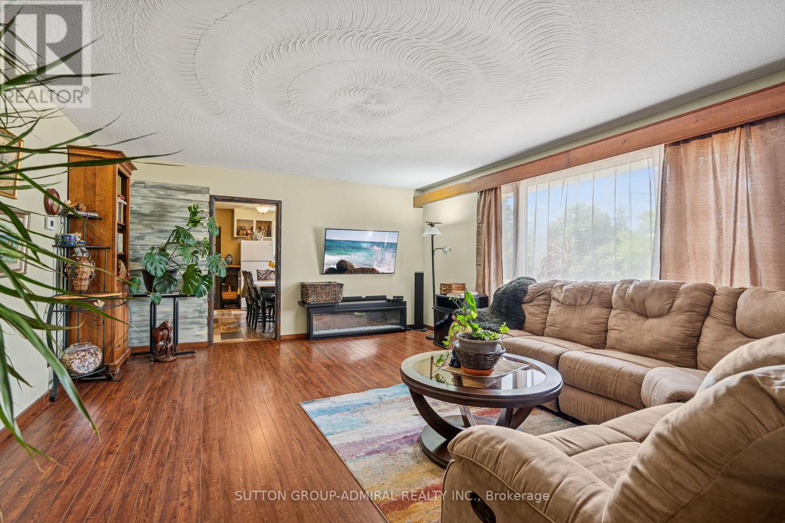 499 York Street, Brock, ON - Indoor Photo Showing Living Room