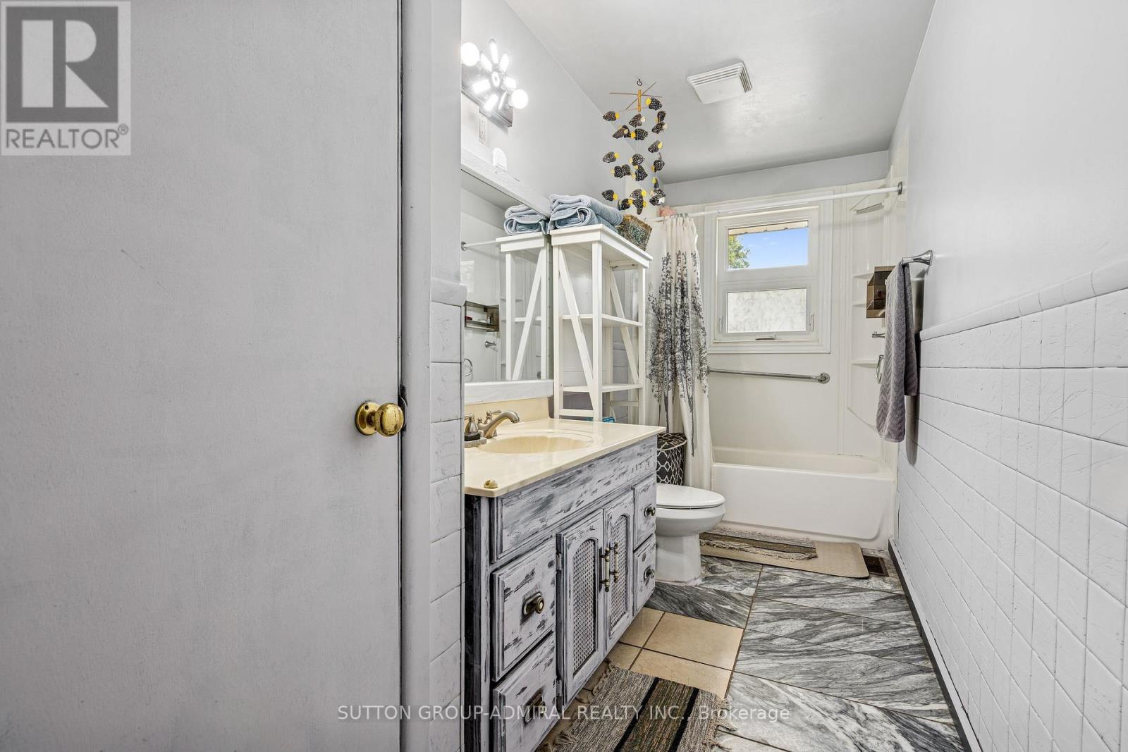 499 York Street, Brock, ON - Indoor Photo Showing Bathroom
