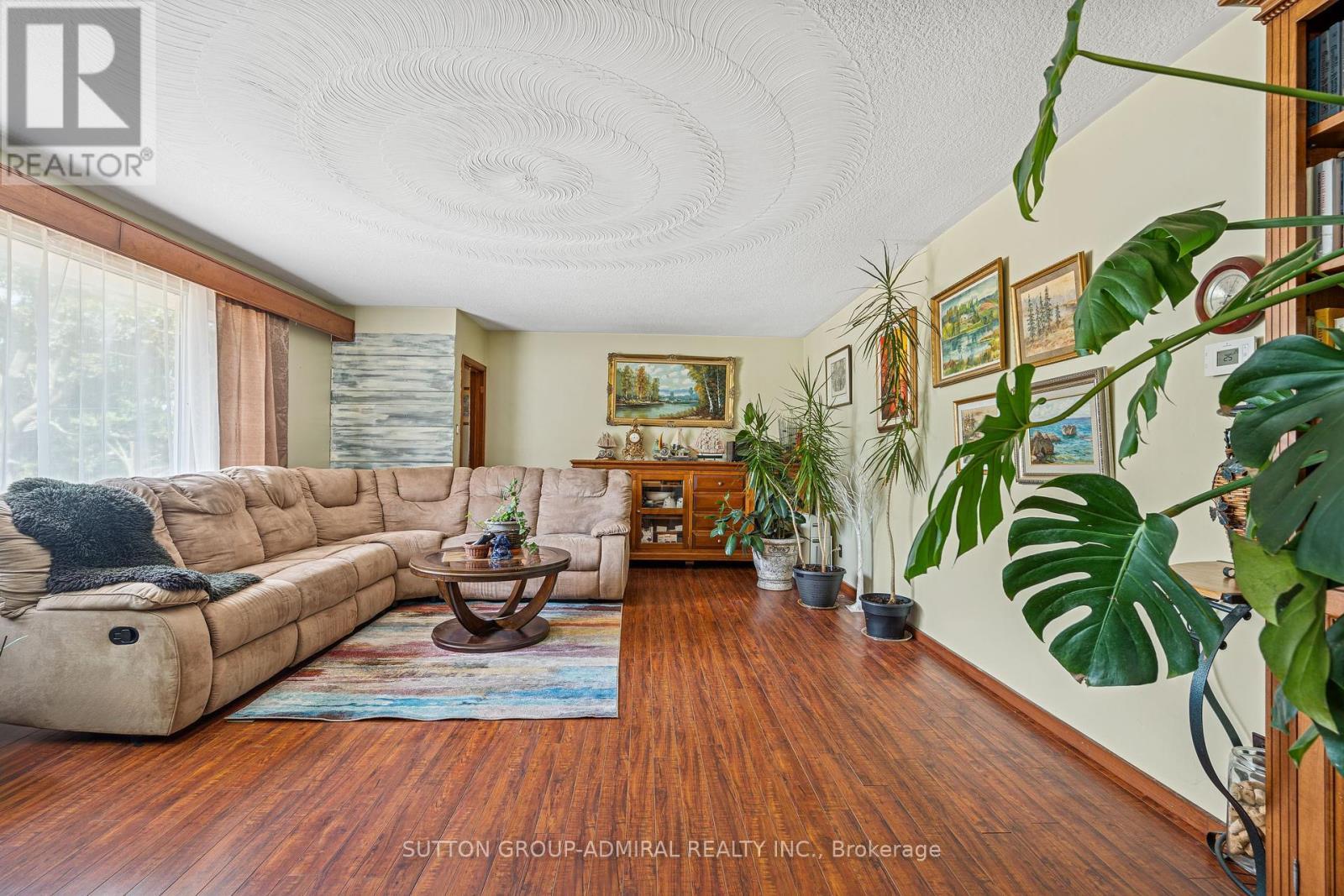 499 York Street, Brock, ON - Indoor Photo Showing Living Room