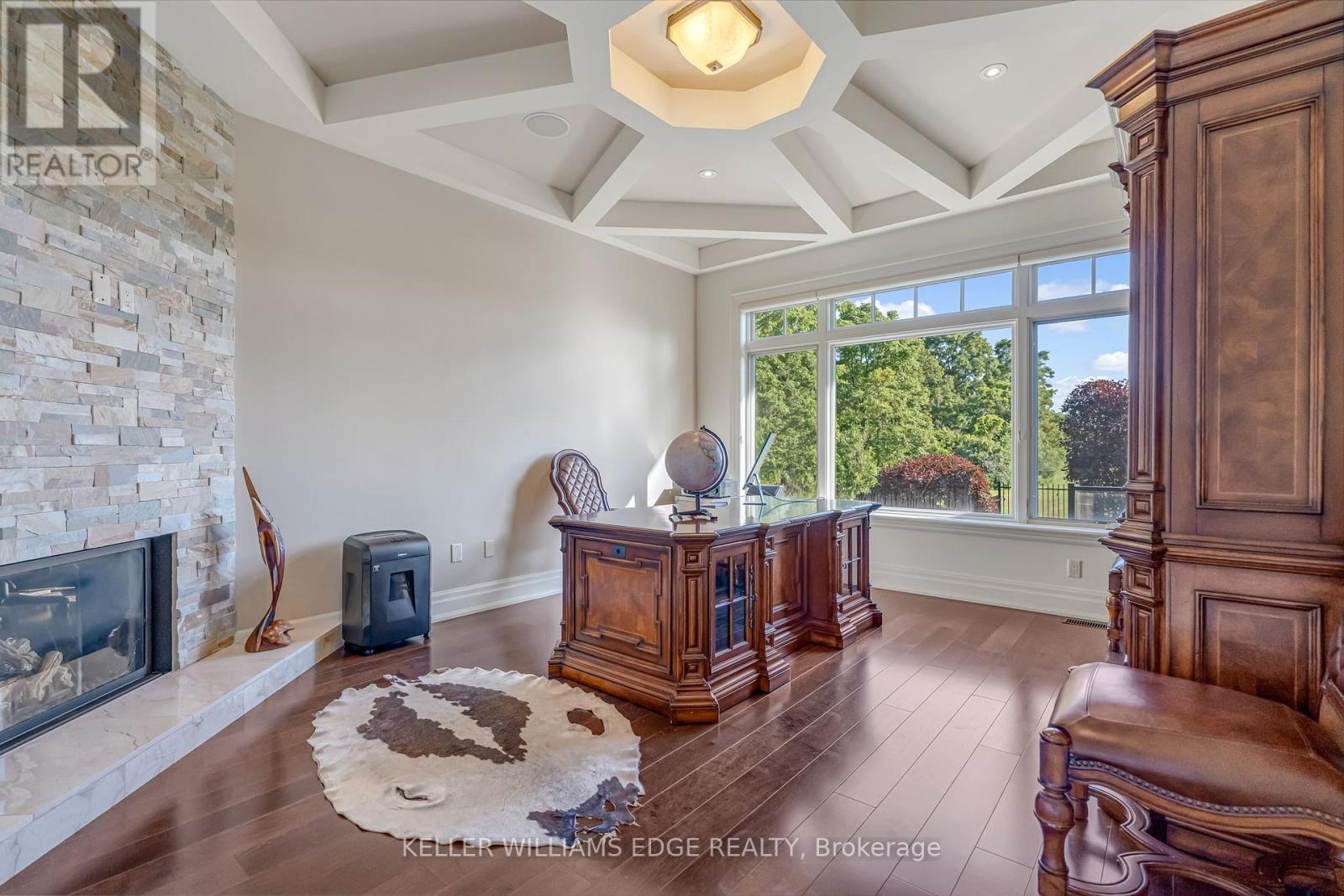 3122 Cedar Springs Road, Burlington, ON - Indoor Photo Showing Living Room With Fireplace