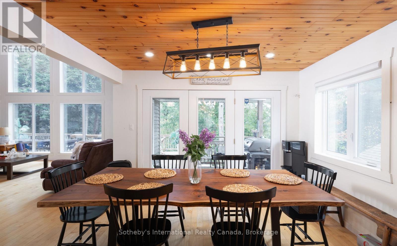 1010 Ransbury Road, Muskoka Lakes (Watt), ON - Indoor Photo Showing Dining Room
