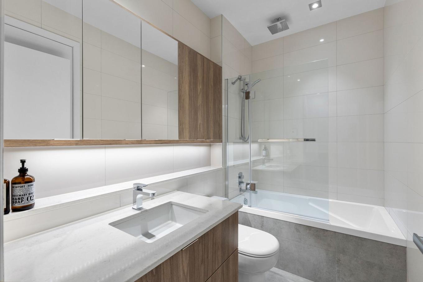 Salle de bains - 116-700 Rue St-Paul O., Montréal (Ville-Marie), QC - Indoor Photo Showing Bathroom