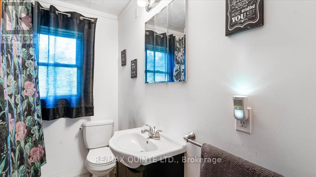 42 A Hawkins Bay Road, Tweed (Elzevir (Twp)), ON - Indoor Photo Showing Bathroom