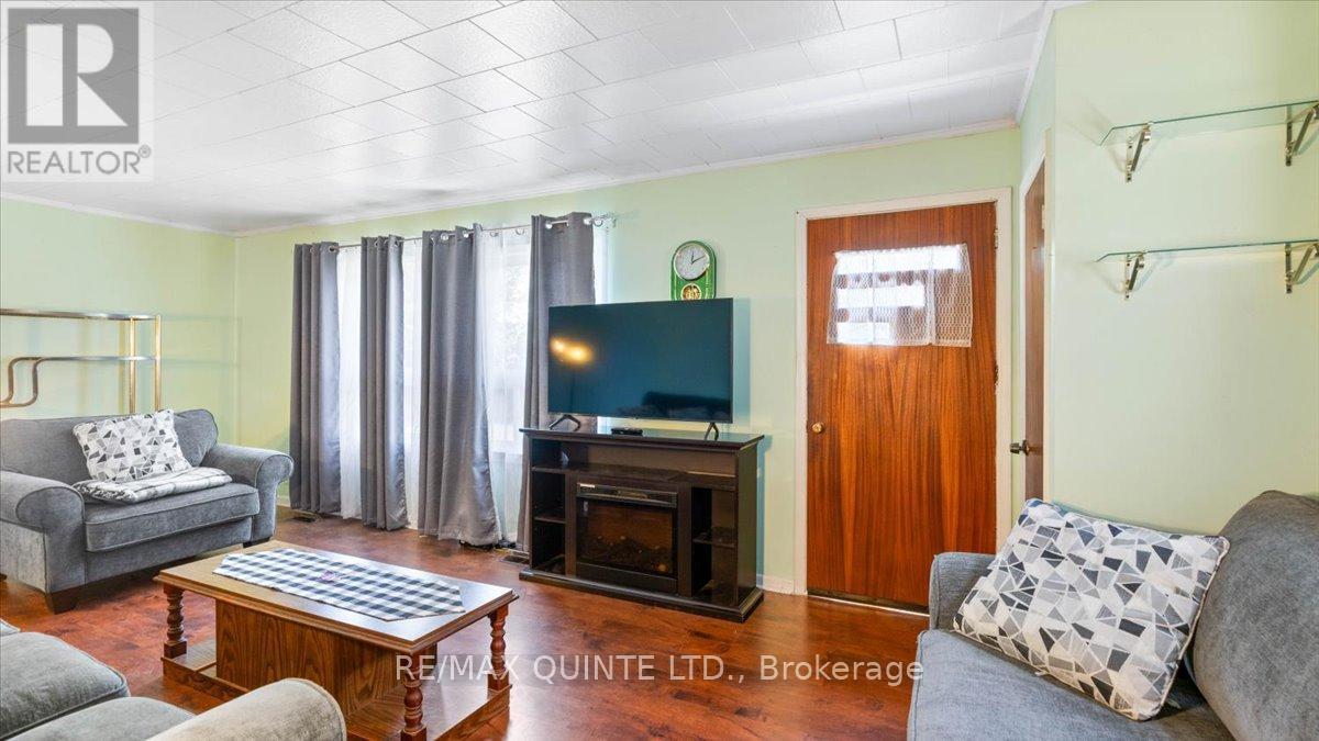 42 A Hawkins Bay Road, Tweed (Elzevir (Twp)), ON - Indoor Photo Showing Living Room With Fireplace