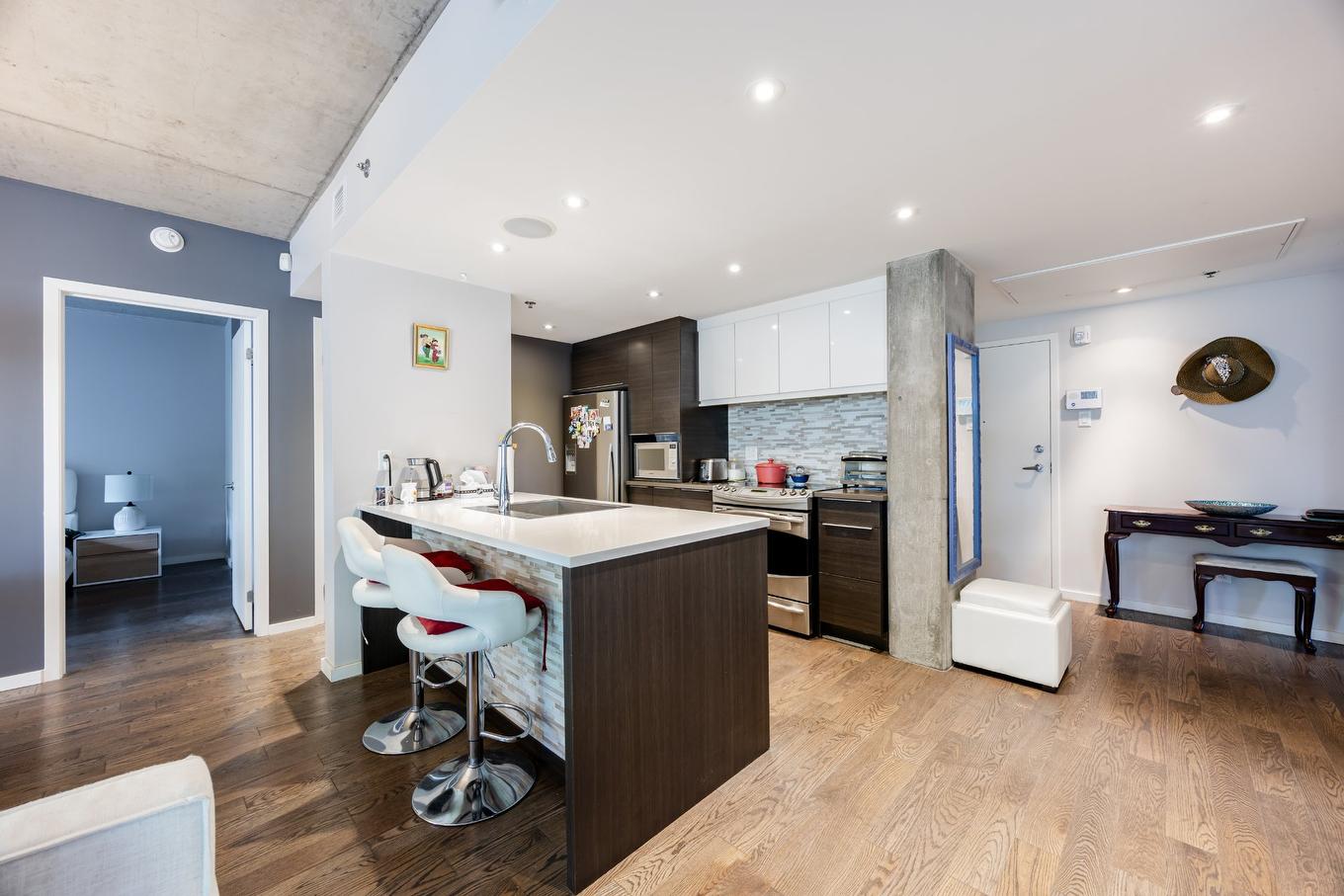 Kitchen - 105-9815 Boul. Leduc, Brossard, QC - Indoor Photo Showing Kitchen With Upgraded Kitchen