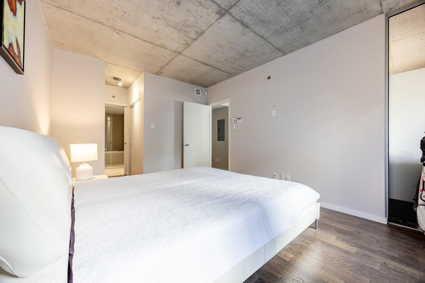 Primary bedroom - 105-9815 Boul. Leduc, Brossard, QC - Indoor Photo Showing Bedroom