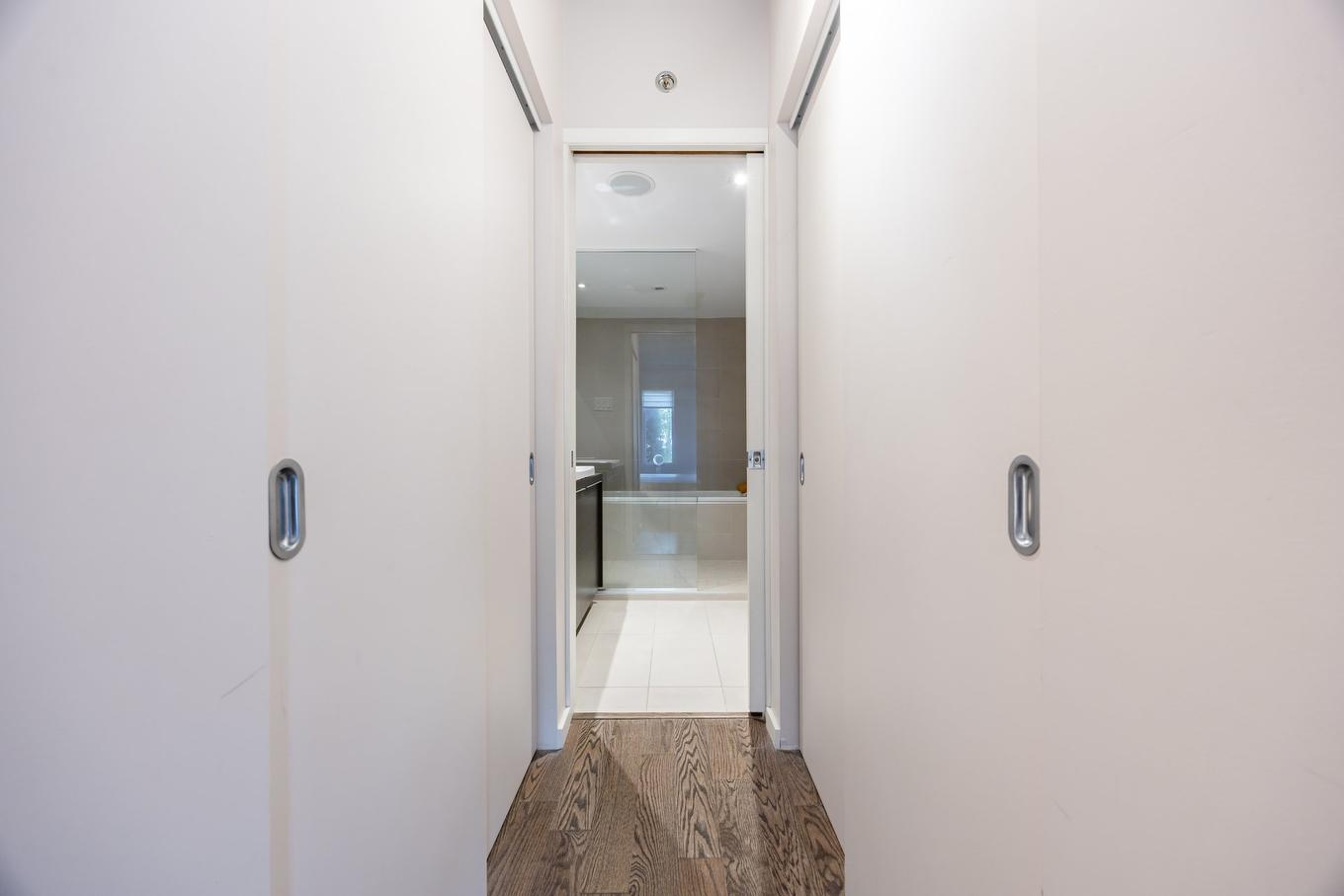 Walk-in closet - 105-9815 Boul. Leduc, Brossard, QC - Indoor Photo Showing Other Room