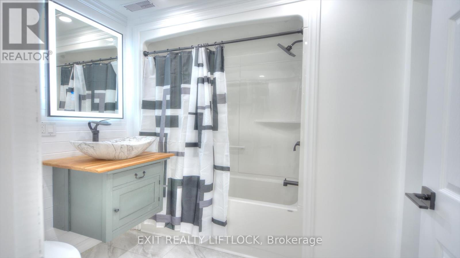 868 Addington Road, Brudenell, Lyndoch And Raglan, ON - Indoor Photo Showing Bathroom