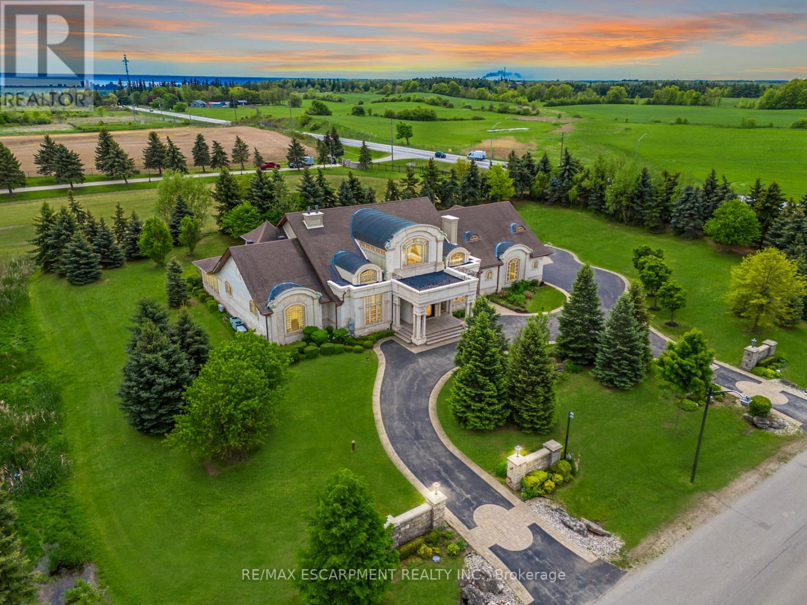 2594 Bluffs Way, Burlington, ON - Outdoor With View