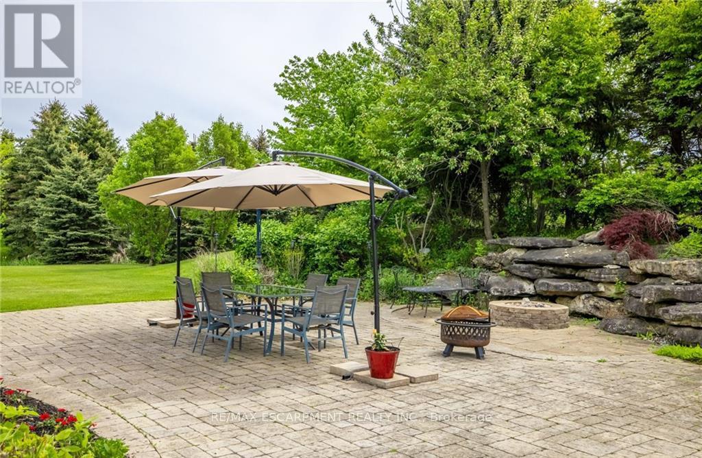 2594 Bluffs Way, Burlington, ON - Outdoor