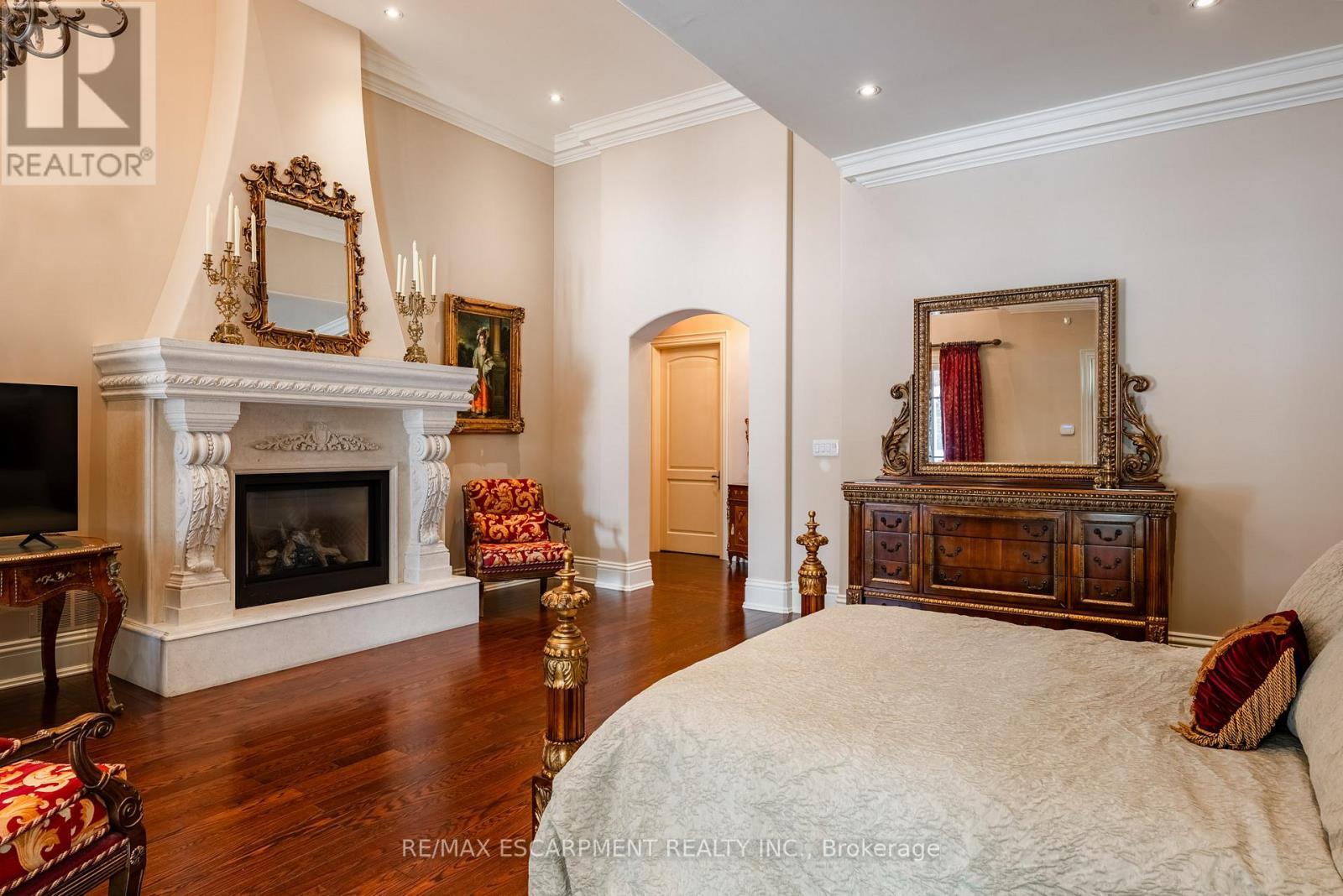 2594 Bluffs Way, Burlington, ON - Indoor Photo Showing Bedroom With Fireplace