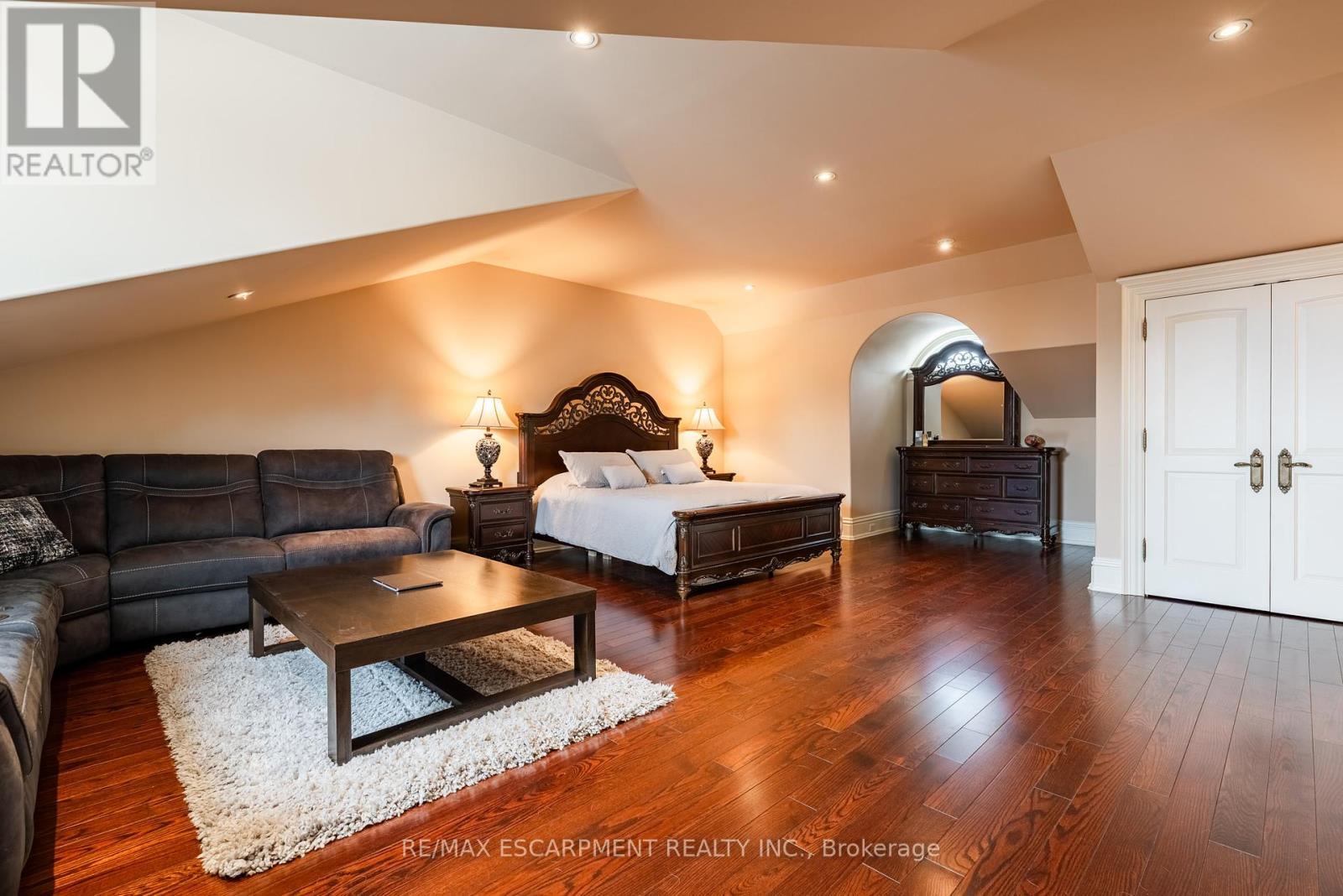 2594 Bluffs Way, Burlington, ON - Indoor Photo Showing Living Room