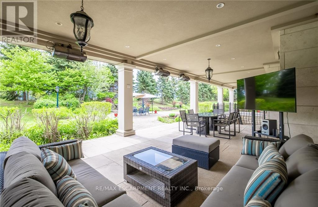 2594 Bluffs Way, Burlington, ON - With Exterior