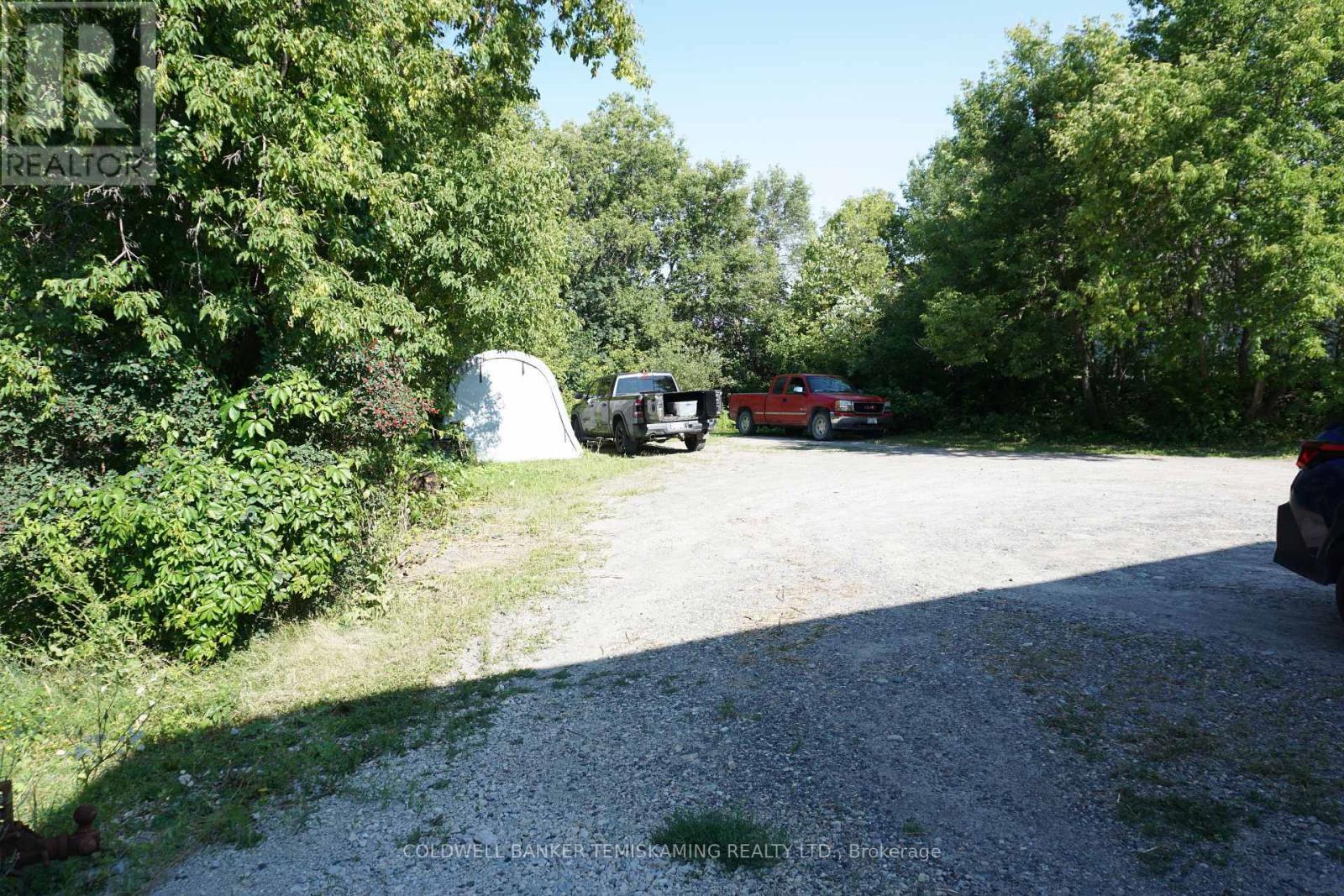 Large Parking Area - 293 Meridian Avenue, Temiskaming Shores (Haileybury), ON - Outdoor
