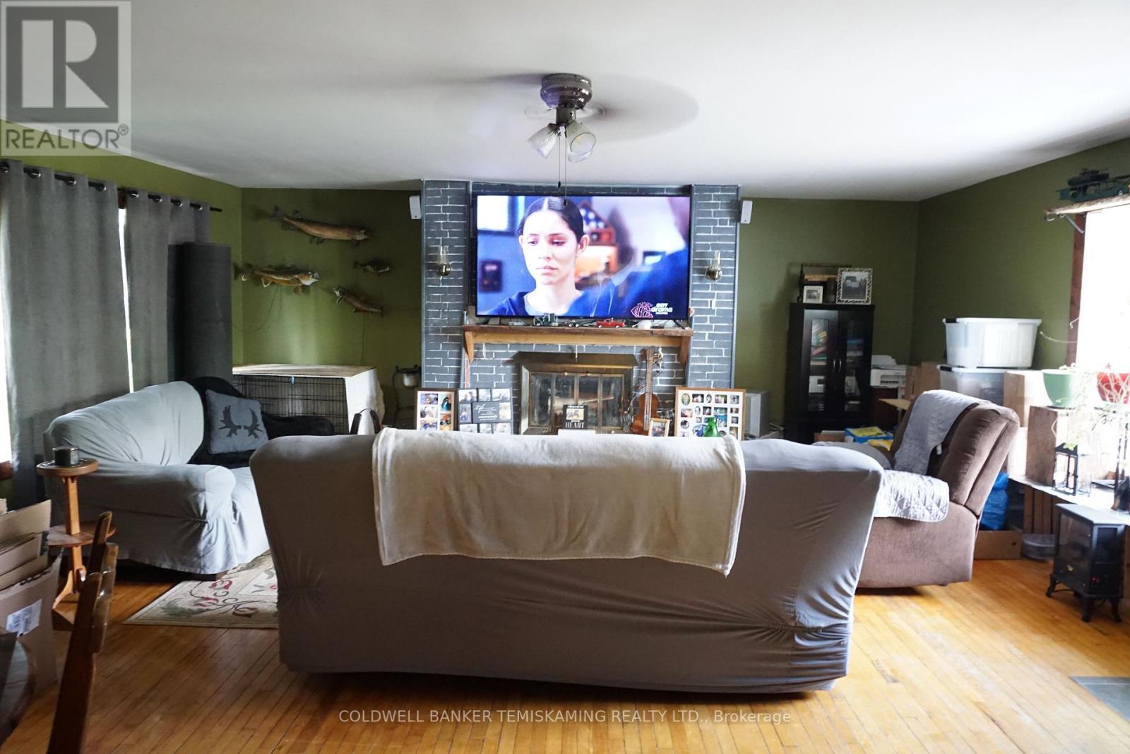 Unit 1-Living Room - 293 Meridian Avenue, Temiskaming Shores (Haileybury), ON - Indoor Photo Showing Living Room With Fireplace