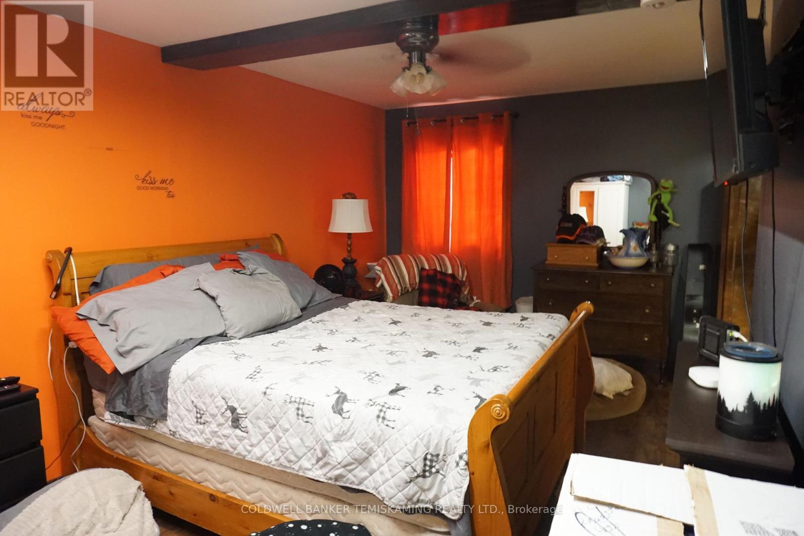 Unit 1-Bedroom - 293 Meridian Avenue, Temiskaming Shores (Haileybury), ON - Indoor Photo Showing Bedroom