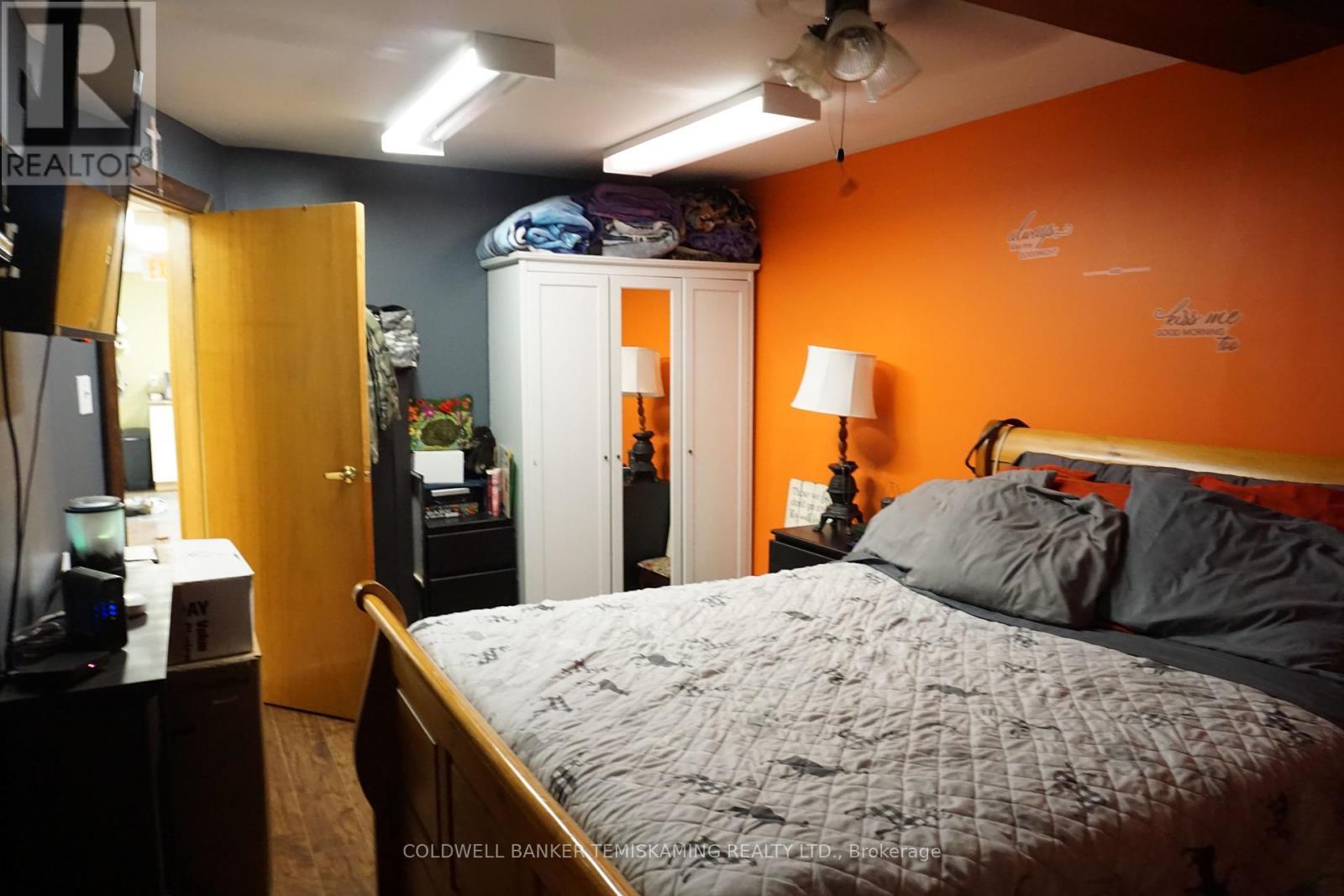 Unit 1-Bedroom - 293 Meridian Avenue, Temiskaming Shores (Haileybury), ON - Indoor Photo Showing Bedroom
