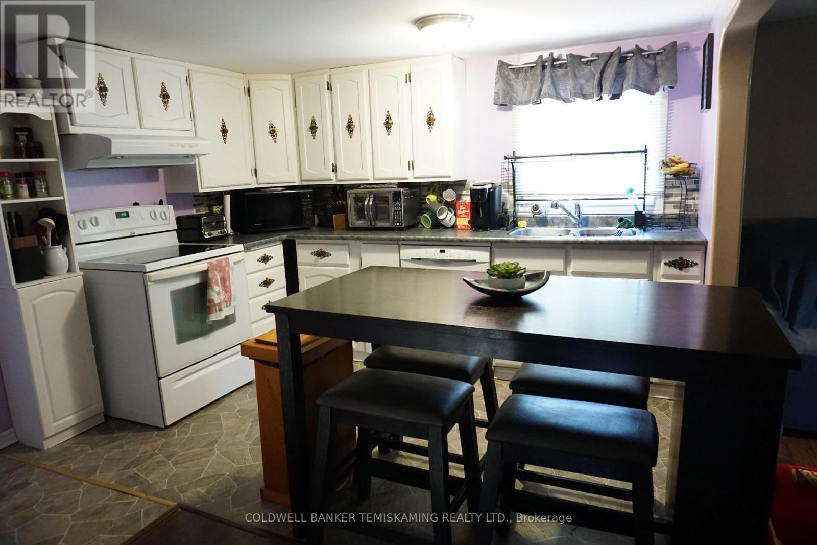 Unit 2-Kitchen - 293 Meridian Avenue, Temiskaming Shores (Haileybury), ON - Indoor Photo Showing Kitchen