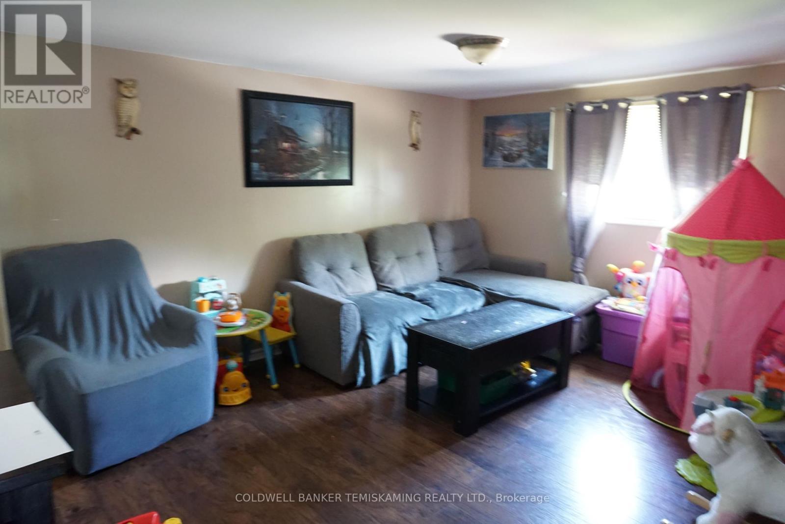 Unit 2-Living Room - 293 Meridian Avenue, Temiskaming Shores (Haileybury), ON - Indoor Photo Showing Living Room
