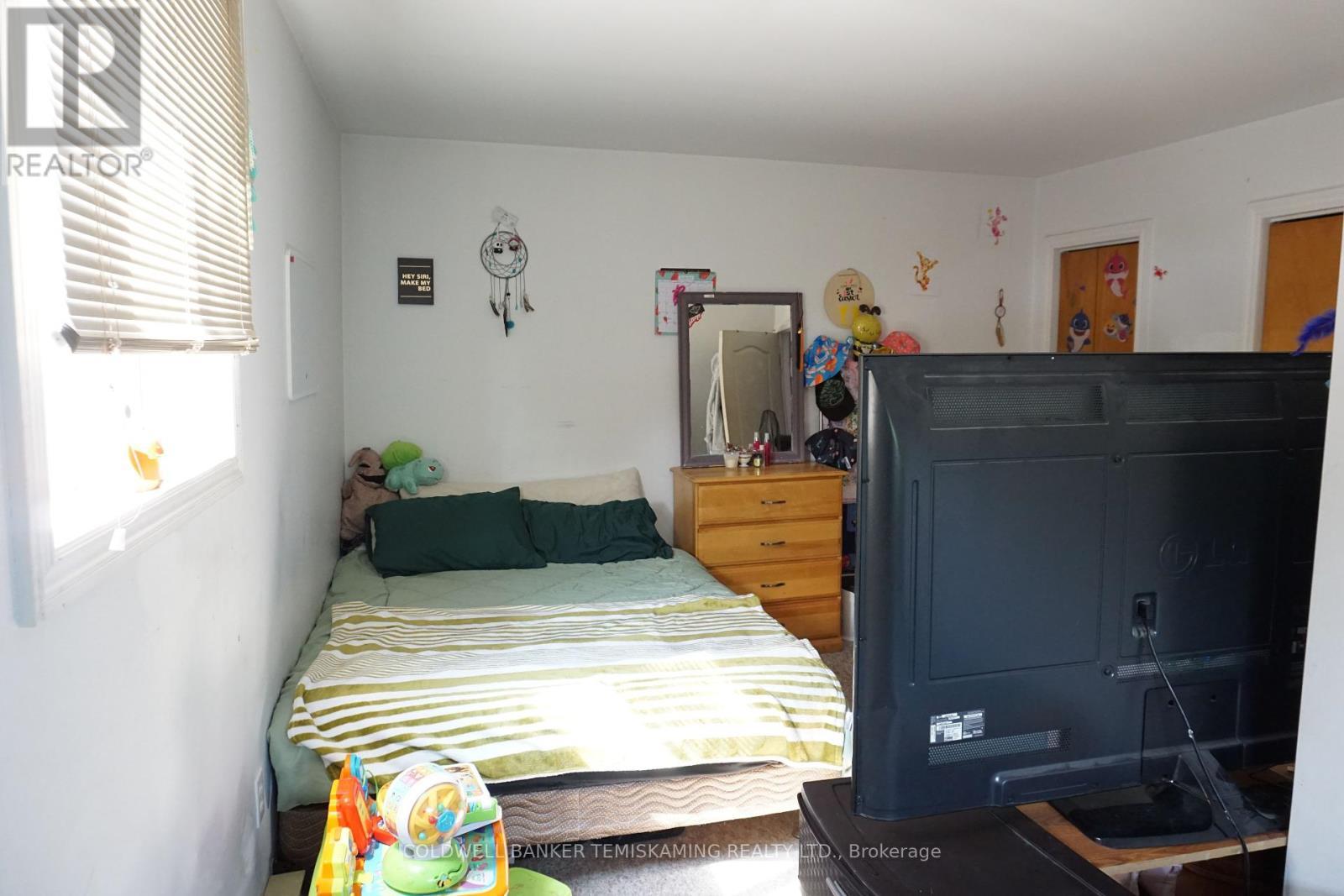 Unit 2-Bedroom 2 - 293 Meridian Avenue, Temiskaming Shores (Haileybury), ON - Indoor Photo Showing Bedroom