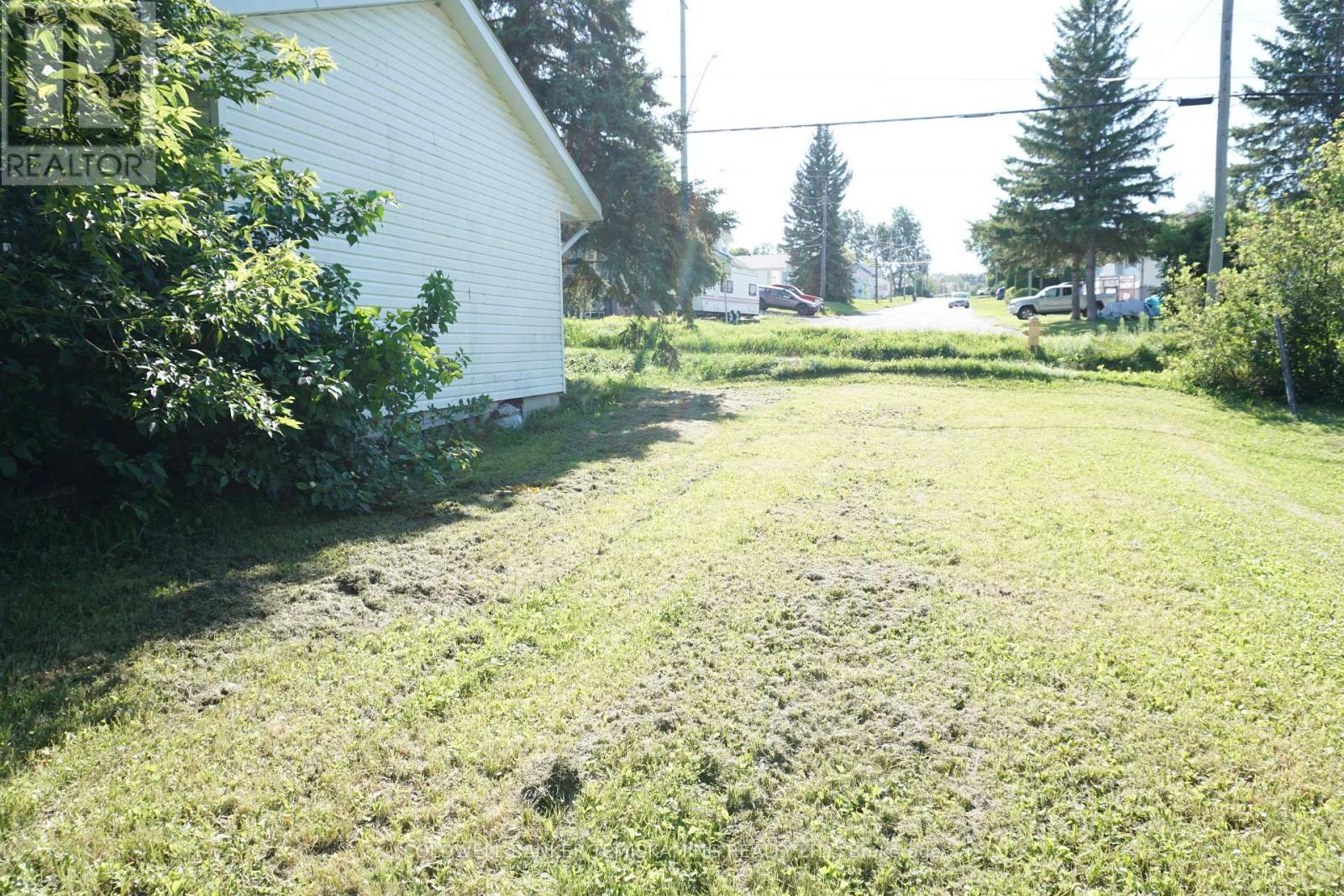 Unit 1- Side Area - 293 Meridian Avenue, Temiskaming Shores (Haileybury), ON - Outdoor