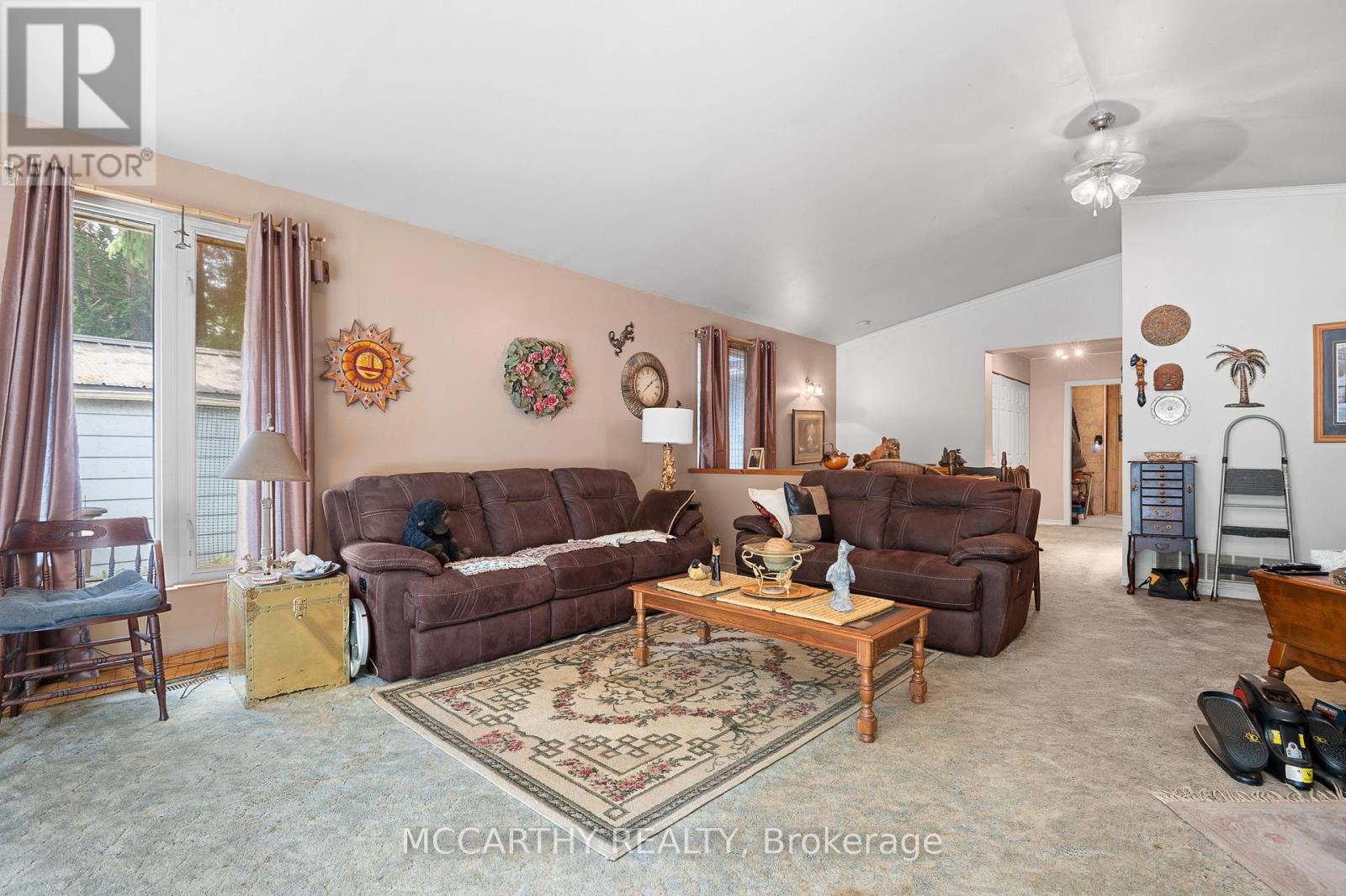 21 Mccutcheon Road, Mulmur, ON - Indoor Photo Showing Living Room